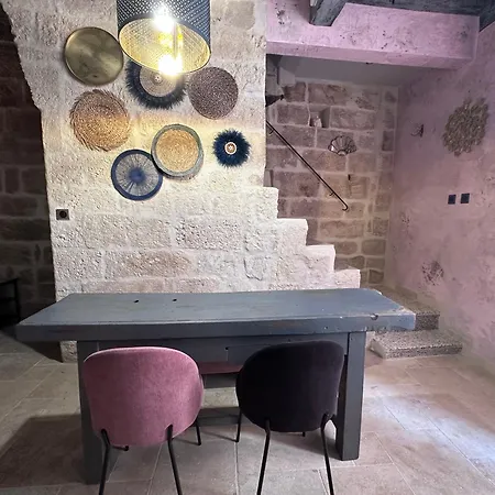 Le 6 Bis By Les Cailloux Dores