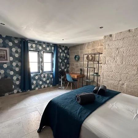 Le 6 Bis By Les Cailloux Dores * Uzes